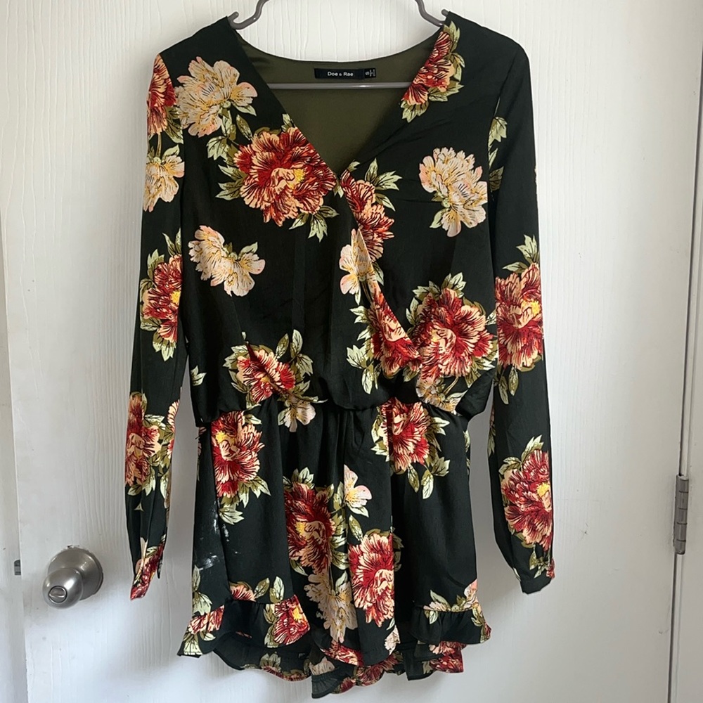 Doe & Rae Romper, Size Small, Never worn with tags, dark green & floral